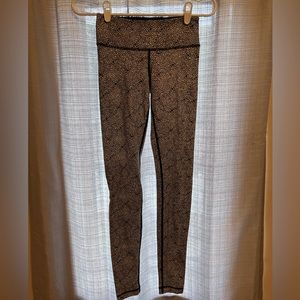 Lululemon 28” Flower Patter Leggings! Size: 2 - Color: Black/White